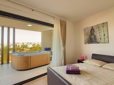 Villa Luxoria with private pool and jacuzzi - Features photo 34