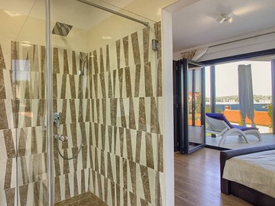 Villa Luxoria with private pool and jacuzzi - Features photo 37