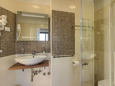 Villa Luxoria with private pool and jacuzzi - Features photo 38