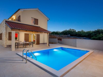 Villa Giulietta with heated pool and sea view in Vrbnik - Villa