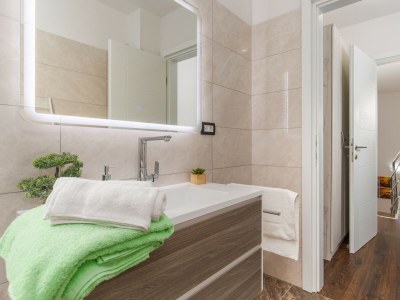 Villa Giulietta with heated pool and sea view - Features photo 22