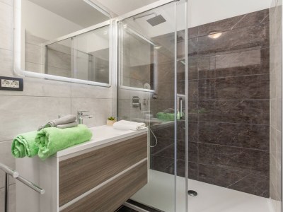 Villa Giulietta with heated pool and sea view - Features photo 25