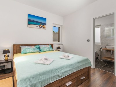 Villa Giulietta with heated pool and sea view - Features photo 28