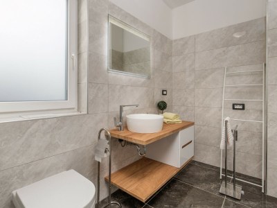 Villa Giulietta with heated pool and sea view - Features photo 30