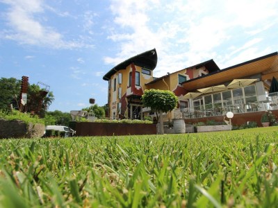 Apartment Ferienwohnung am Künstler-Bauernhof | ab 3 Nächte in Fehring - Apartment