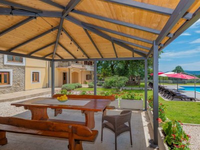 Villa Villa Tupljak: Your Scenic Hilltop Haven in the Heart of Istria - Outdoor photo 8
