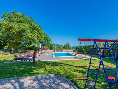 Villa Villa Tupljak: Your Scenic Hilltop Haven in the Heart of Istria - Outdoor photo 9