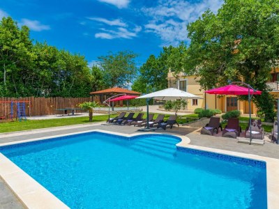 Villa Villa Tupljak: Your Scenic Hilltop Haven in the Heart of Istria - Outdoor photo 10