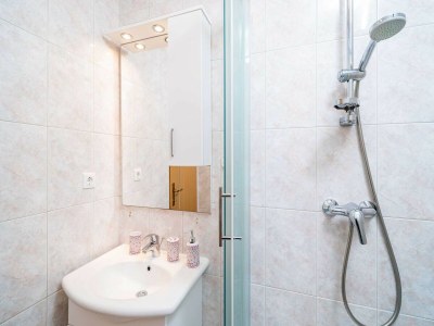 Apartment Apartments Zarac - One Bedroom Apartment with Terrace - Features photo 18