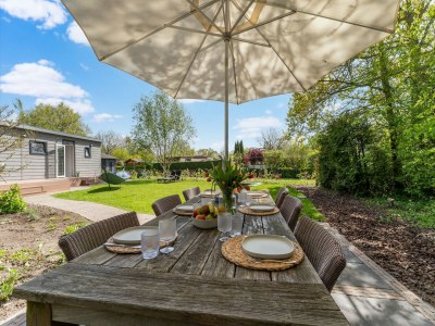 Holiday house Luxury chalet near Ouddorp with garden - Outdoor photo 3