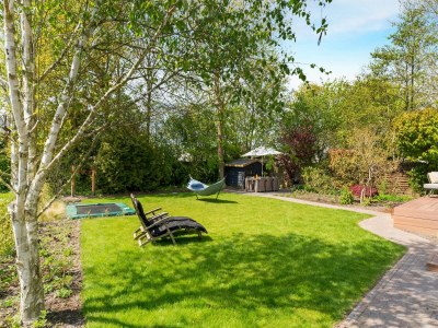 Holiday house Luxury chalet near Ouddorp with garden - Outdoor photo 8