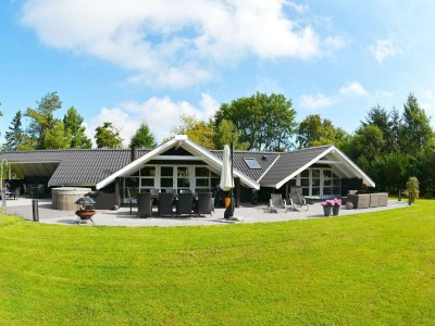 Holiday house Helles Ferienhaus mit Whirlpool -- By Traum Ferienwohnungen - Outdoor photo 2