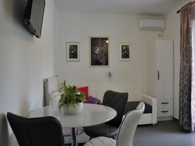 Apartment Apartments Profaca - One Bedroom Apartment with Terrace - Features photo 11