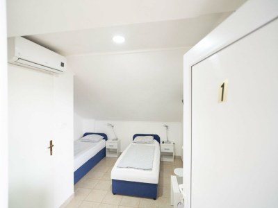 Apartment Apartments Milic - Twin Room 1 - Features photo 17