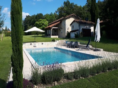 Holiday house Holiday home with pool in Verteillac - Outdoor photo 5
