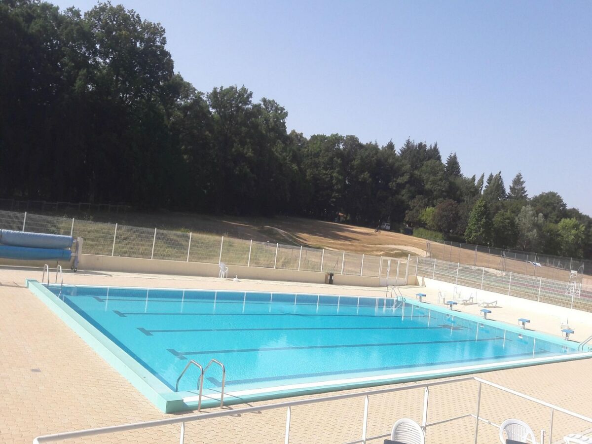 Holiday house Tasteful cottage in Sauze-Vaussais with terrace