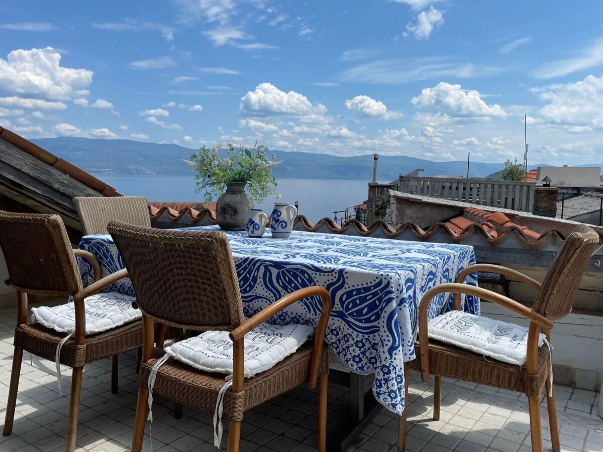 Holiday house Angenehmes Ferienhaus in Vrbnik mit Meerblick - Outdoor photo 5