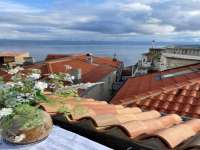 Holiday house Angenehmes Ferienhaus in Vrbnik mit Meerblick - Outdoor photo 6