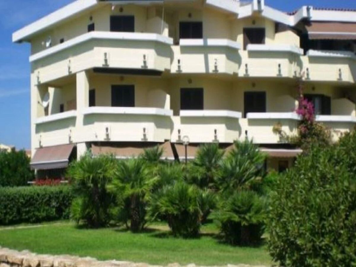 Apartment Angenehmes Ferienhaus in Marinella in Meeresnähe - Outdoor photo 5