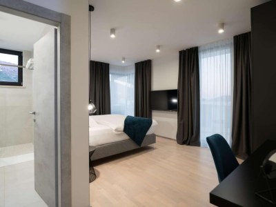 Holiday house Stylish Stay with Hot Tub - Features photo 25