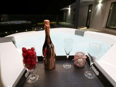 Holiday house Stylish Stay with Hot Tub - Outdoor photo 38