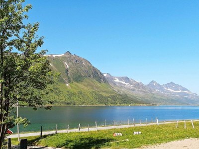 Holiday house 8 person holiday home in Arnøyhamn - Outdoor photo 20