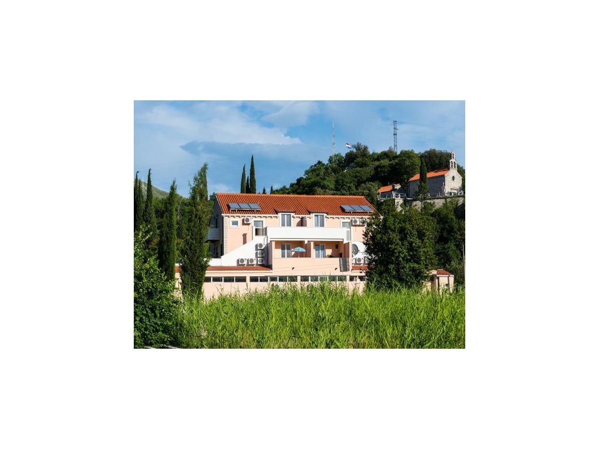 Apartment Apartments Azzurro- Three Bedroom Apartment with Terrace and Hot Tub ( Azzurro I-donji) - Outdoor photo 2