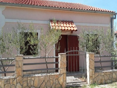 Apartment Apartments Smilje i Maslina - One Bedroom Apartment with Terrace 1 - Outdoor photo 3