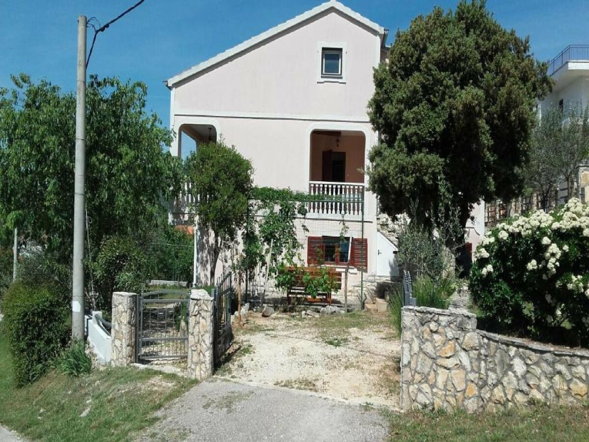 Apartment Apartments Smilje i Maslina - One Bedroom Apartment with Terrace 2 - Outdoor photo 3