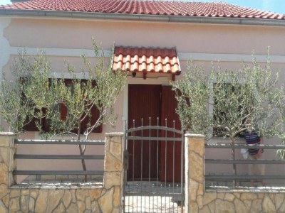 Apartment Apartments Smilje i Maslina - One Bedroom Apartment with Terrace 2 - Outdoor photo 11