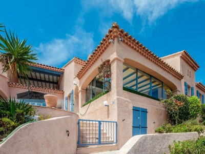 Villa Luxurious Villa in Les Issambres with swimming pool and Sauna - Outdoor photo 6