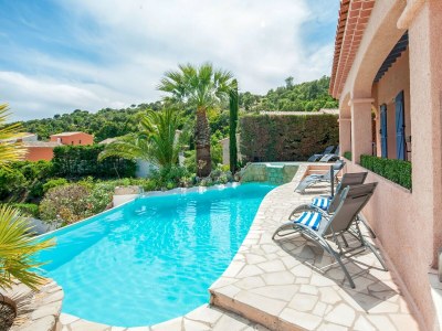 Villa Luxurious Villa in Les Issambres with swimming pool and Sauna - Outdoor photo 9