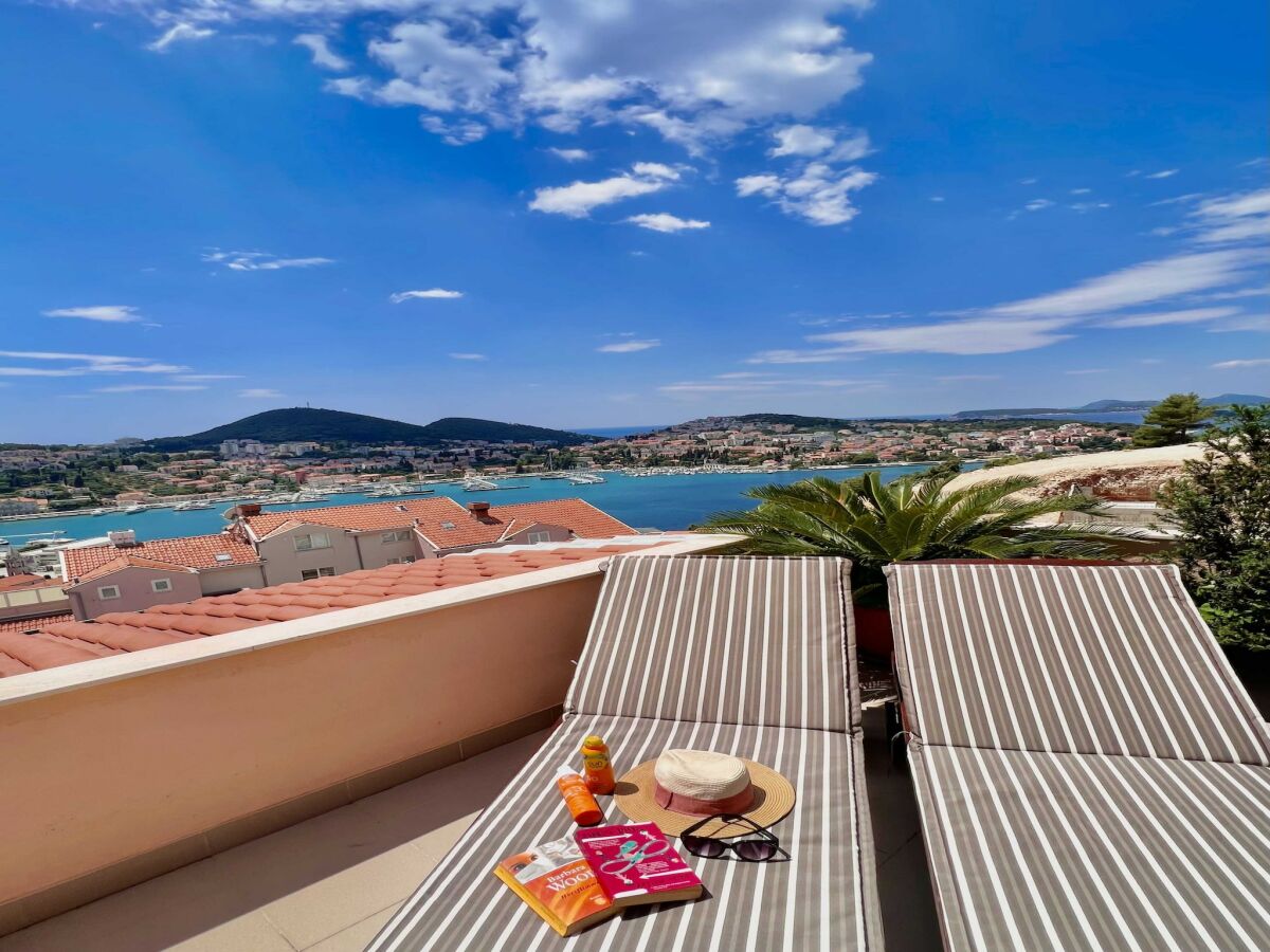 Apartment Apartment Lana - Two Bedroom Apartment with Terrace and Sea View - Outdoor photo 2