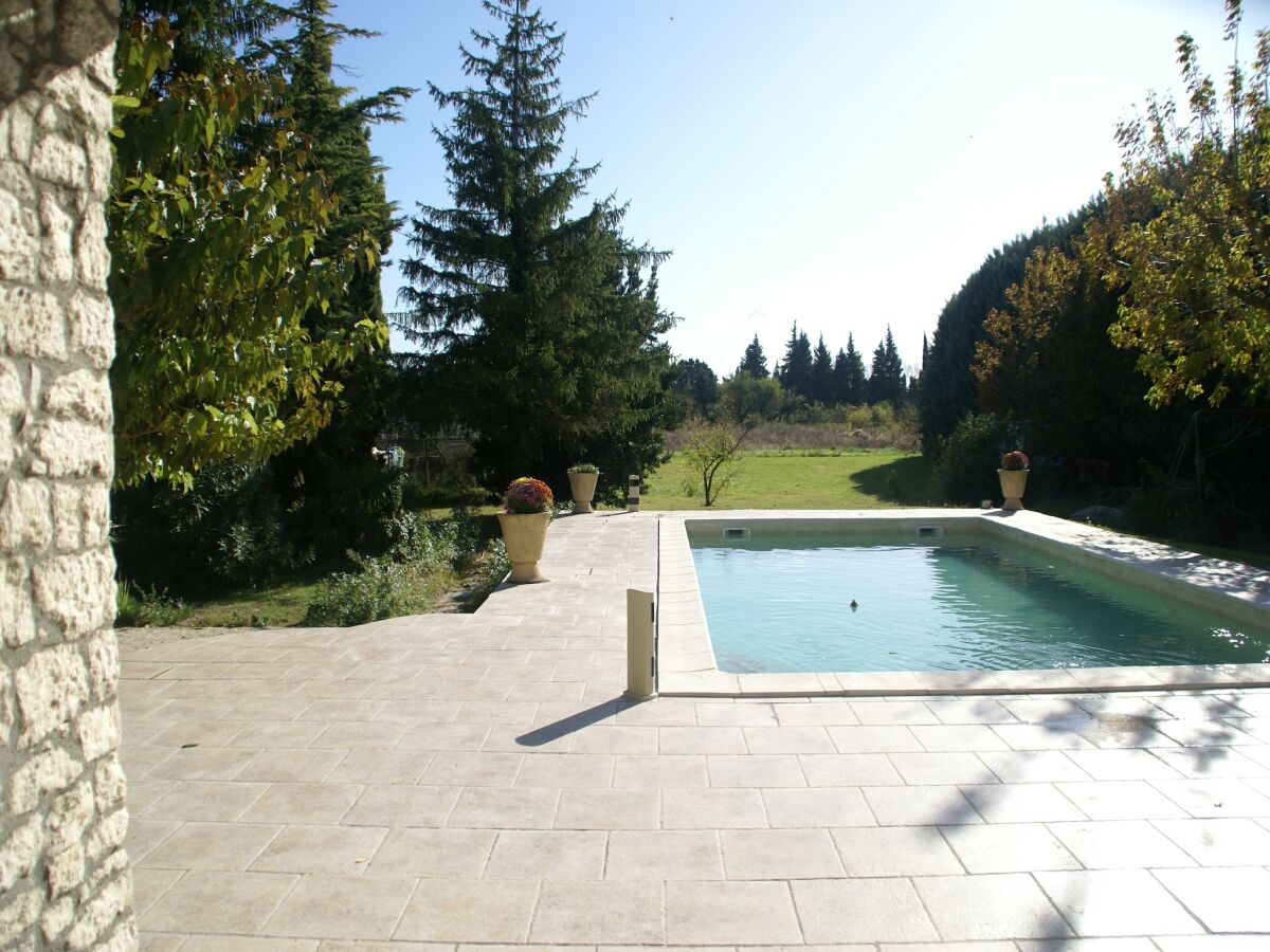 Holiday house Holiday Home in Le Thor with Private Pool - Outdoor photo 2