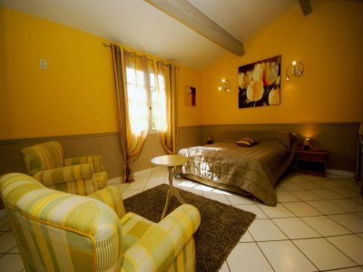 Holiday house Holiday Home in Le Thor with Private Pool - Features photo 11