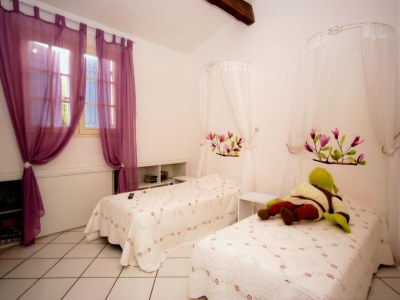 Holiday house Holiday Home in Le Thor with Private Pool - Features photo 17