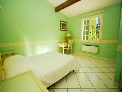 Holiday house Holiday Home in Le Thor with Private Pool - Features photo 21