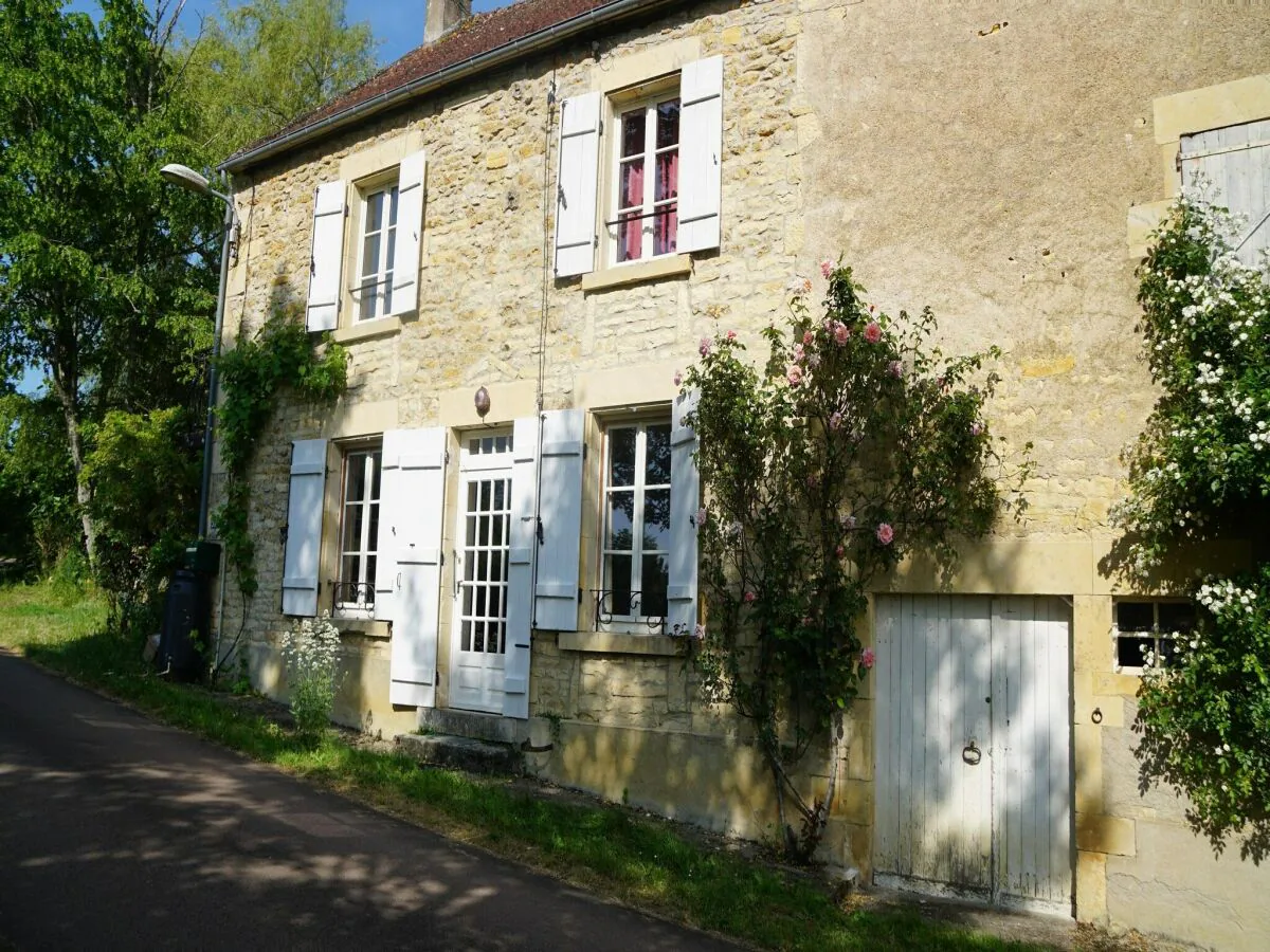 Holiday house Authentic country house in Tannay with garden
