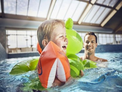 Holiday park Cozy Chalet Near North Sea - Outdoor photo 9