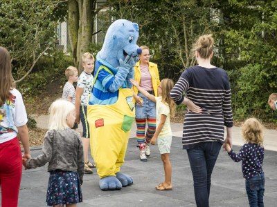 Holiday park Cozy Chalet Near North Sea - Outdoor photo 18