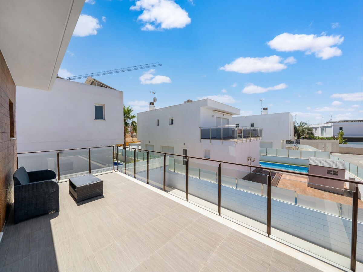 Villa Sunny Villa with Private Pool - Outdoor photo 4