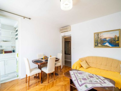 Apartment Apartment Klaudia - Two Bedroom Apartment with Balcony - Features photo 6