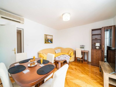 Apartment Apartment Klaudia - Two Bedroom Apartment with Balcony - Features photo 7