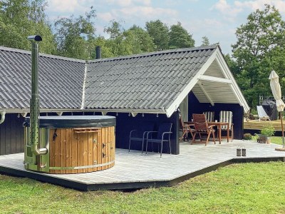 Holiday house Bright Cottage with Hot Tub - By Traum Ferienwohnungen - Outdoor photo 2