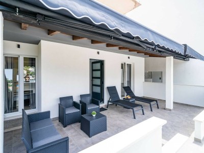 Apartment Hidden Gem Apartment - Two Bedroom Apartment with Terrace and Sea View - Outdoor photo 2