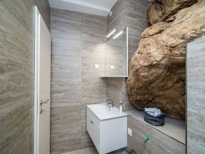 Apartment Hidden Gem Apartment - Two Bedroom Apartment with Terrace and Sea View - Features photo 12