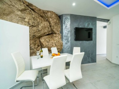 Apartment Hidden Gem Apartment - Two Bedroom Apartment with Terrace and Sea View - Features photo 16