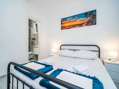 Apartment Hidden Gem Apartment - Two Bedroom Apartment with Terrace and Sea View - Features photo 17