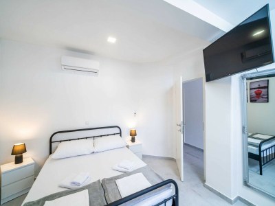 Apartment Hidden Gem Apartment - Two Bedroom Apartment with Terrace and Sea View - Features photo 23