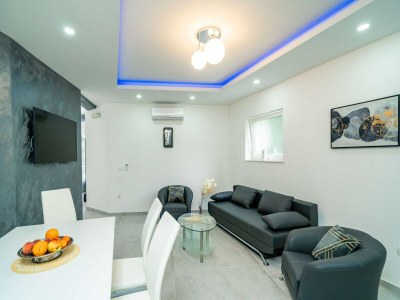 Apartment Hidden Gem Apartment - Two Bedroom Apartment with Terrace and Sea View - Features photo 31